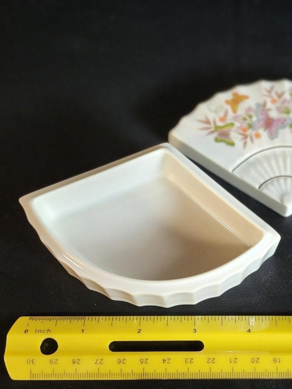 1980 AVON Fan Trinket Box - Picture 2 of 3